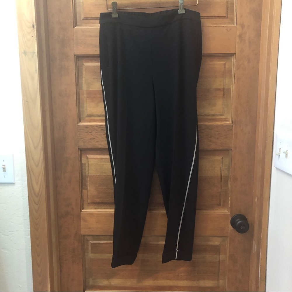 Chicos/ Woman’s cuffed cigarette pants/ silver stripe down side/ size 0-5R /US 6